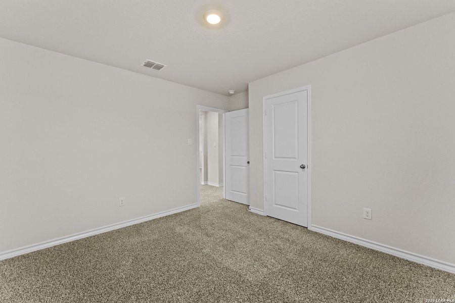 Spacious, unfurnished interior of a new home in Laurel Vistas, San Antonio (Image 21).