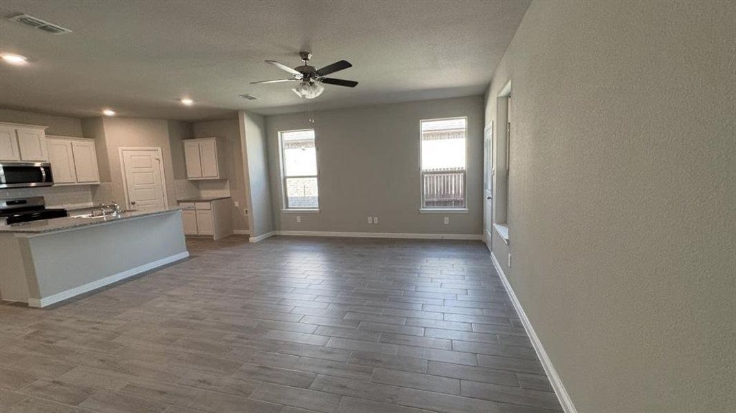 Spacious, unfurnished interior of a new home in Monarch at the Meadows, Ponder (Image 15).