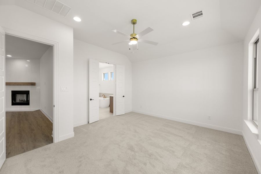 Spacious, unfurnished interior of a new home in Somerset, Mansfield (Image 27). Spacious, unfurnished interior of a new home in Somerset, Mansfield (Image 27).