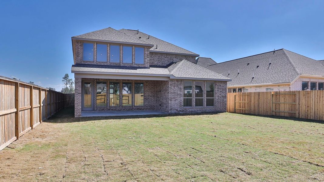 Exterior details and patio area of a home in Evergreen, Conroe (Image 3).