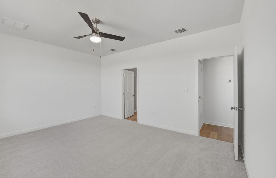 Spacious, unfurnished interior of a new home in Larson Crossing, Elgin (Image 29).