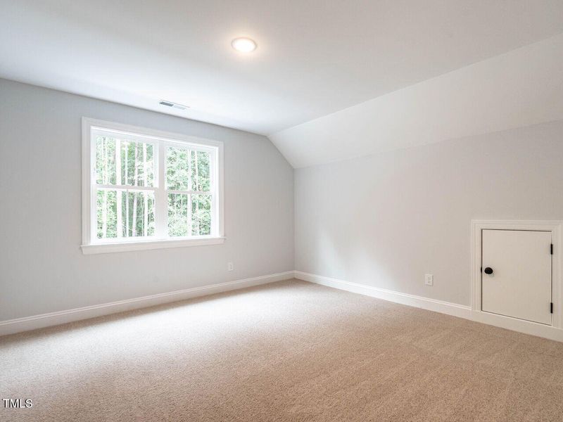 027-1280x960-bedroom