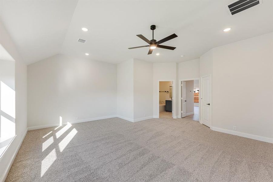 Spacious, unfurnished interior of a new home in Coyote Crossing, Godley (Image 28).