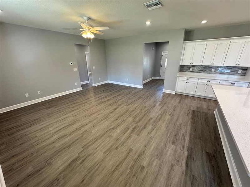 Spacious, unfurnished interior of a new home in , Dade City (Image 26).