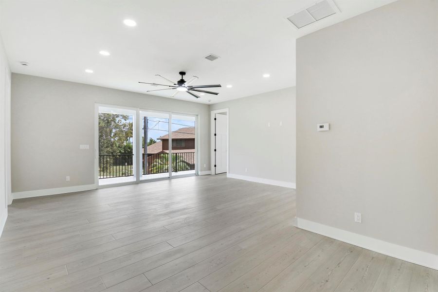 Spacious, unfurnished interior of a new home in , Jensen Beach (Image 51).