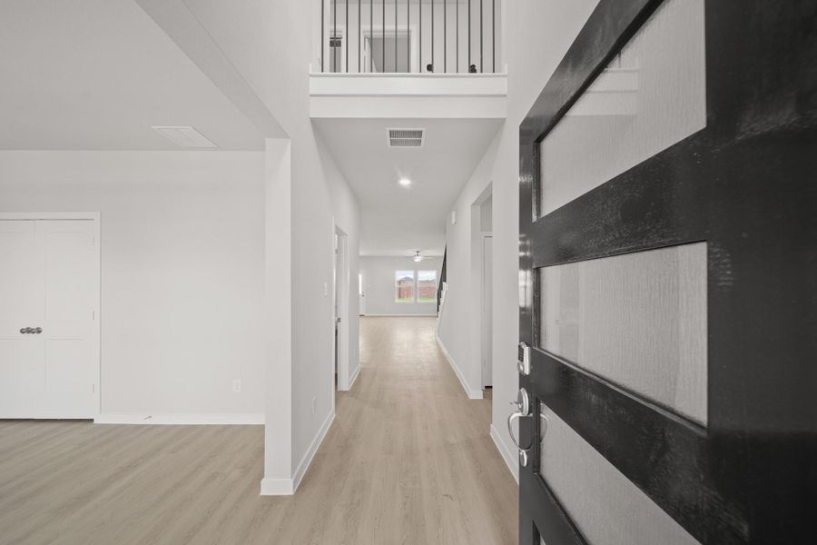 Spacious, unfurnished interior of a new home in Sunterra, Katy (Image 25). Spacious, unfurnished interior of a new home in Sunterra, Katy (Image 25).