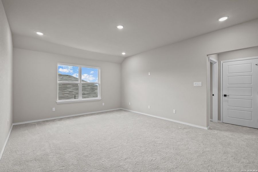 Spacious, unfurnished interior of a new home in Royal Crest, San Antonio (Image 43).