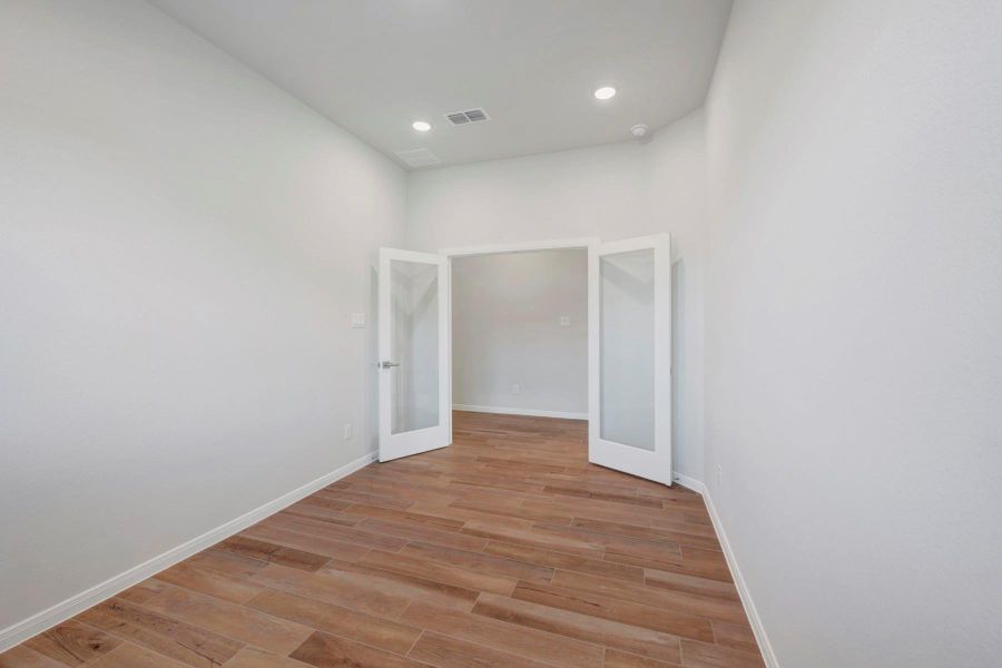 Spacious, unfurnished interior of a new home in Austin Point, Richmond (Image 20).