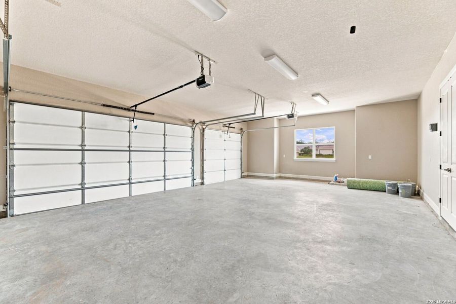 Spacious, unfurnished interior of a new home in , Seguin (Image 14).