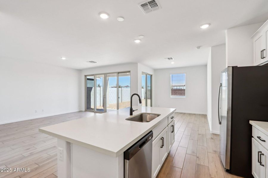 17-web-or-mls-S 95th Dr-S0512-013