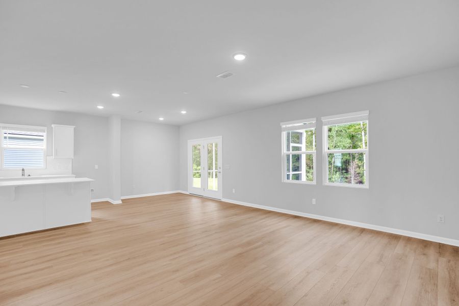 Spacious, unfurnished interior of a new home in Bradford Pointe, Summerville (Image 16).