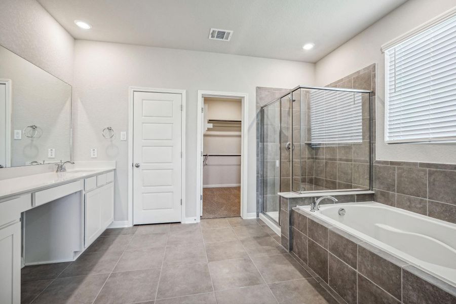 Furnished interior view inside a new home in Kingdom Heights, Rosenberg (Image 13).