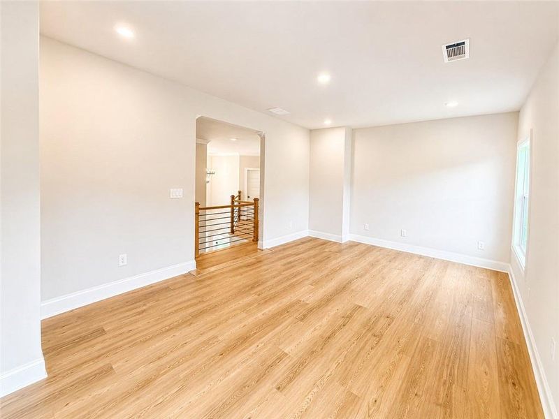 Spacious, unfurnished interior of a new home in , Jefferson (Image 29).