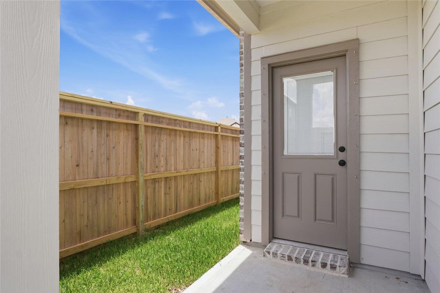 Exterior details and patio area of a home in Foxtail Palms, Manvel (Image 23).