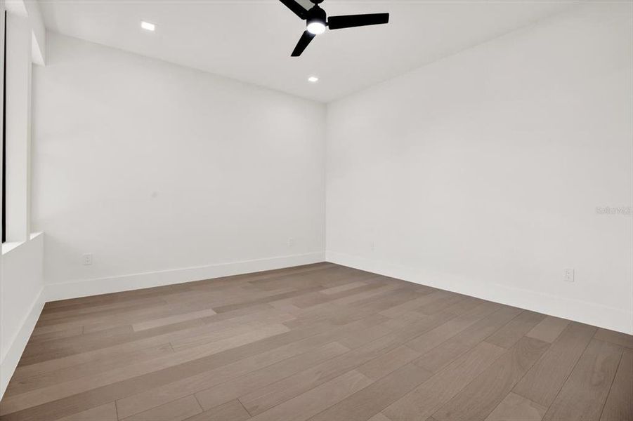 Spacious, unfurnished interior of a new home in , Tampa (Image 13).