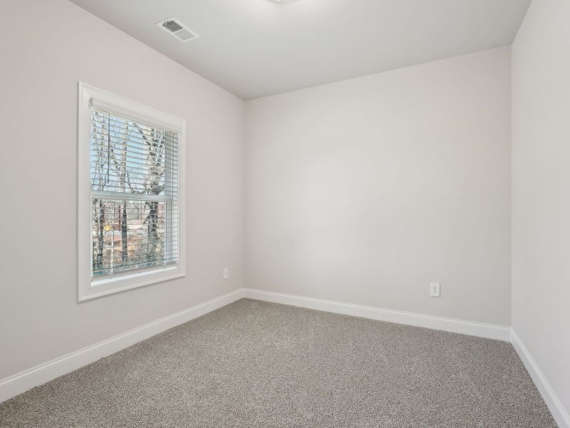 Spacious, unfurnished interior of a new home in Hawthorne Station, College Park (Image 14).