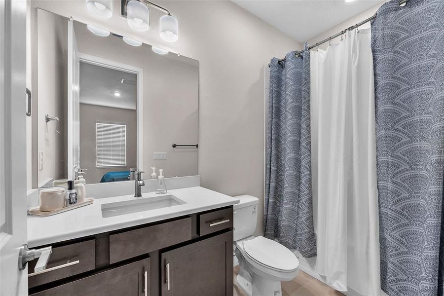 Furnished interior view inside a new home in , Wesley Chapel (Image 30).