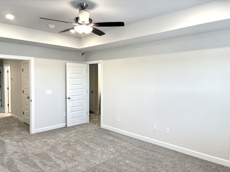 Spacious, unfurnished interior of a new home in Holly Ridge, Greenville (Image 17). Spacious, unfurnished interior of a new home in Holly Ridge, Greenville (Image 17).