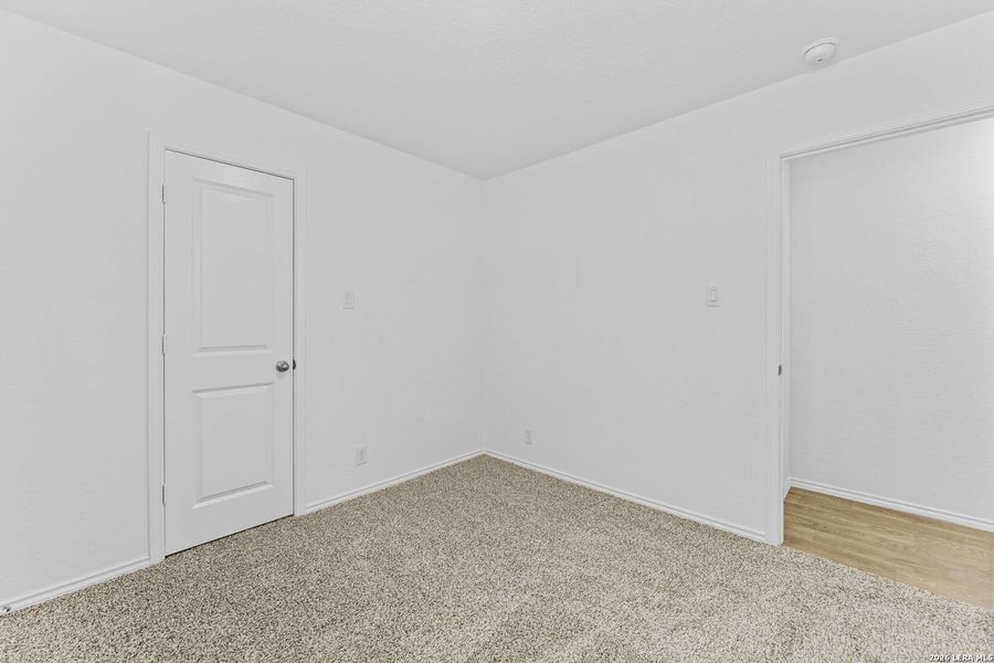 Spacious, unfurnished interior of a new home in Blue Ridge Ranch, San Antonio (Image 12).