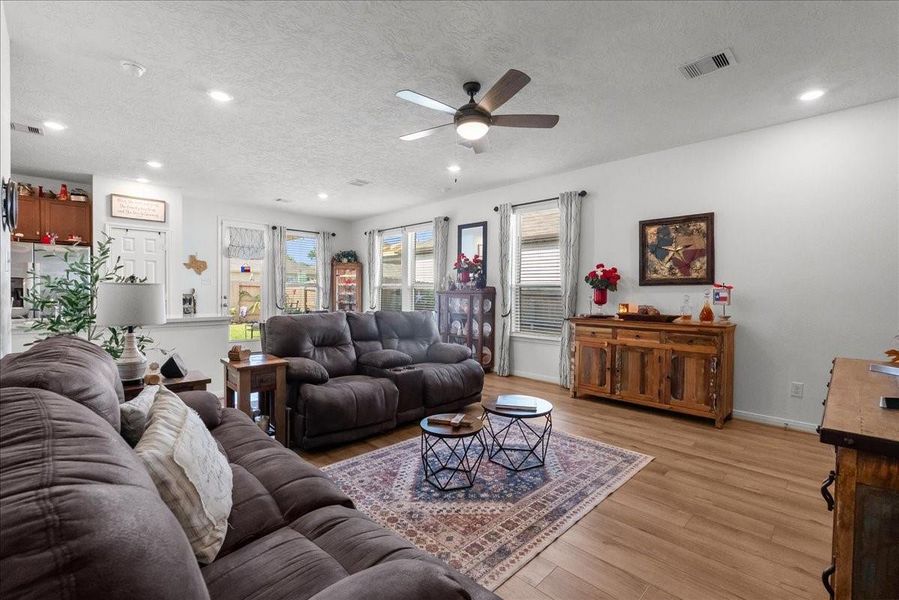 Furnished interior view inside a new home in , Alvin (Image 28). Furnished interior view inside a new home in , Alvin (Image 28).