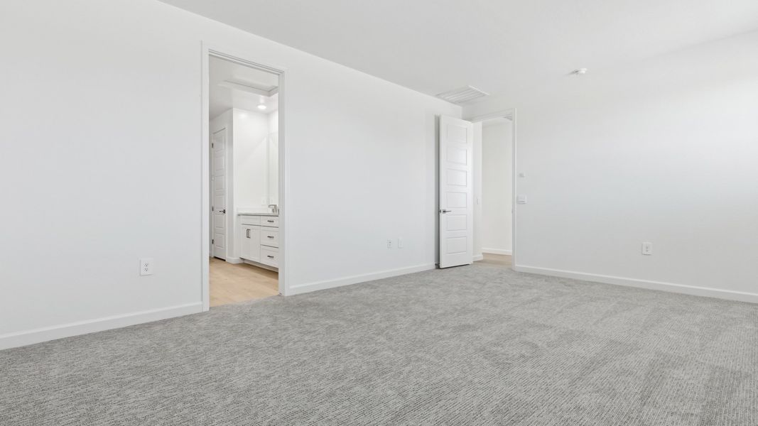 Spacious, unfurnished interior of a new home in Prada, Phoenix (Image 21).