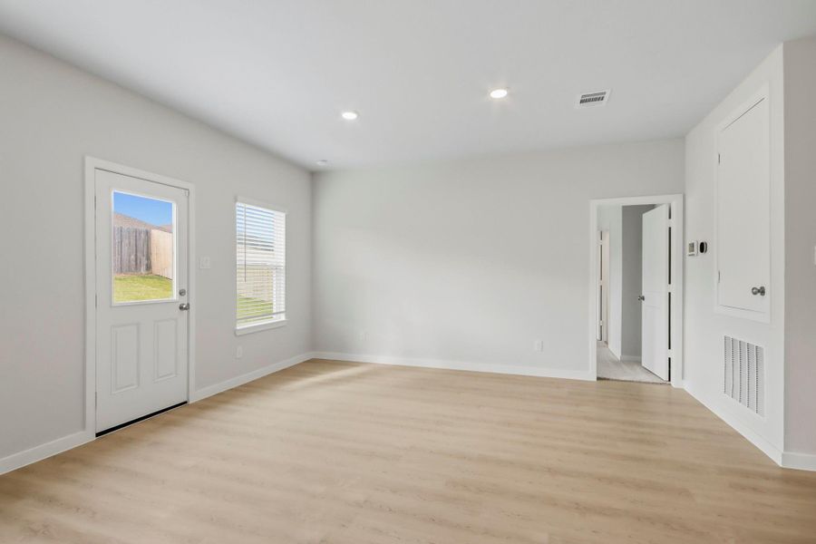 Spacious, unfurnished interior of a new home in Caney Mills, Conroe (Image 16). Spacious, unfurnished interior of a new home in Caney Mills, Conroe (Image 16).