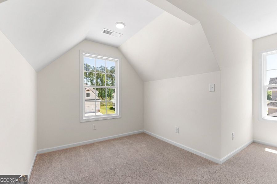 Spacious, unfurnished interior of a new home in Juliette Crossing, Forsyth (Image 73).