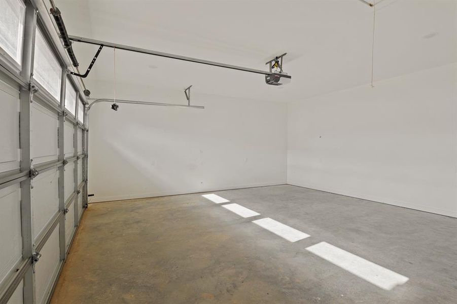 Spacious, unfurnished interior of a new home in , Pittsburg (Image 16).