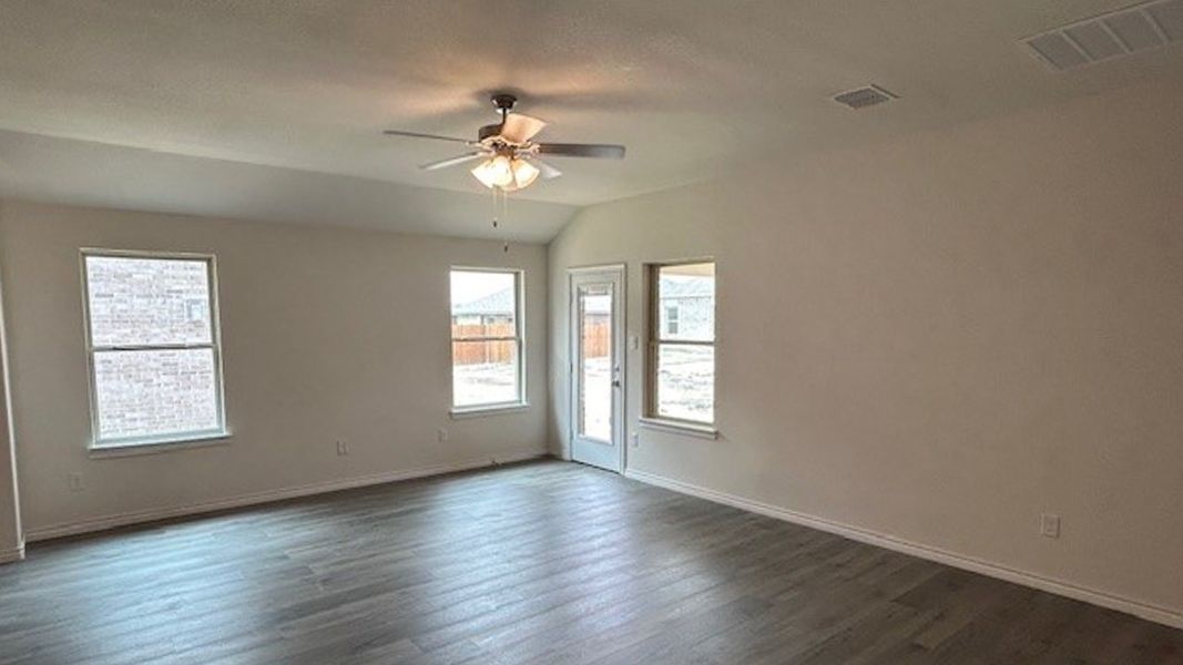 Spacious, unfurnished interior of a new home in Liberty Crossing, Royse City (Image 5).