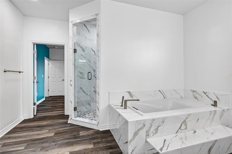 Furnished interior view inside a new home in , Denison (Image 7).