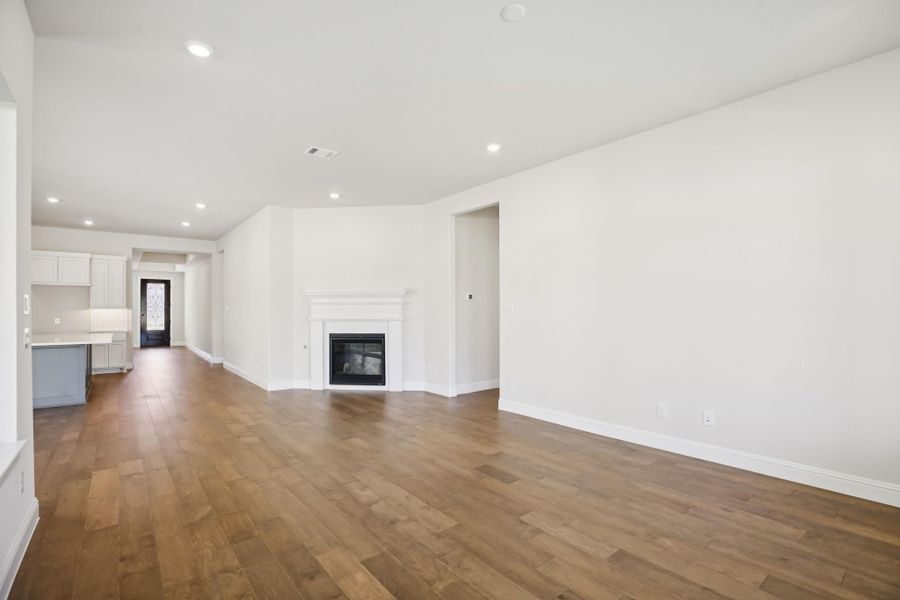 Spacious, unfurnished interior of a new home in Woodhavyn 50', Magnolia (Image 18).