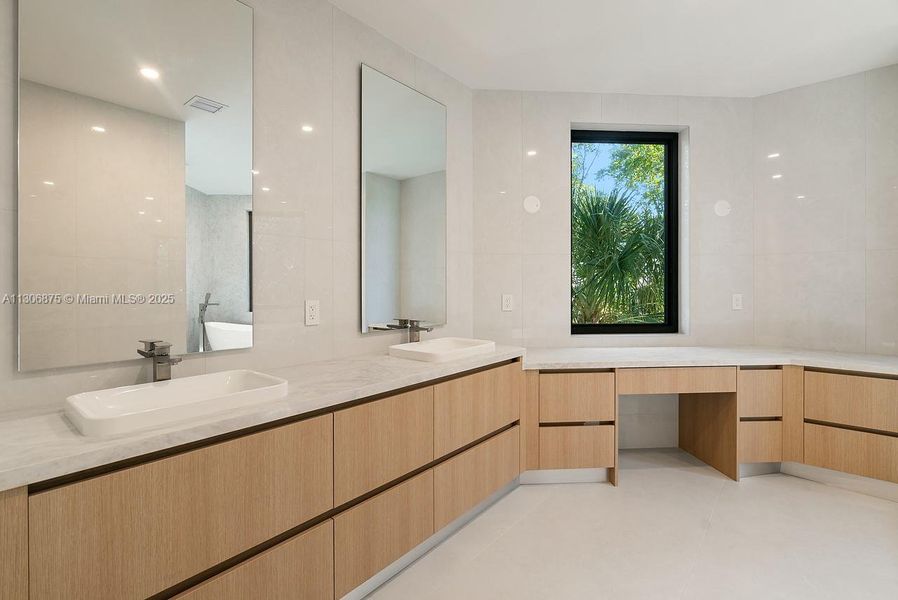 2nd Floor - Bathroom #2 2nd Floor - Bathroom #2