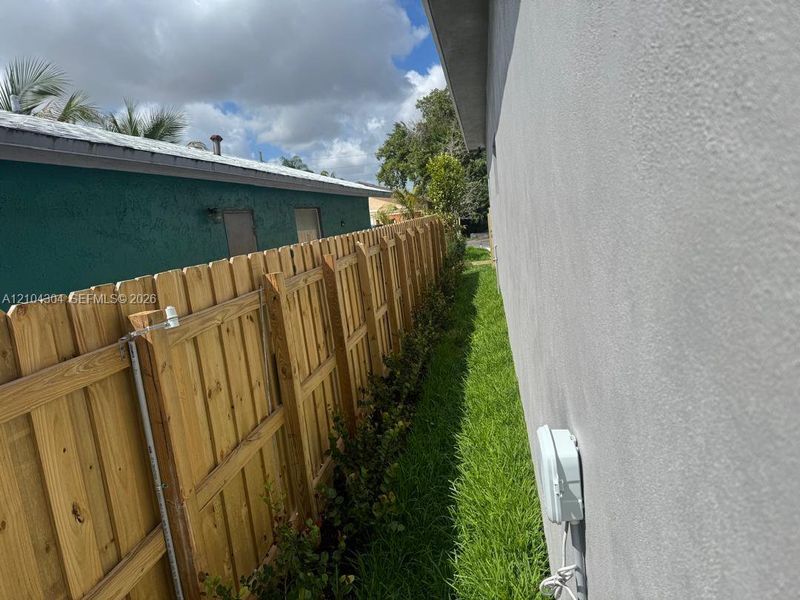 Exterior details and patio area of a home in , Fort Lauderdale (Image 24).