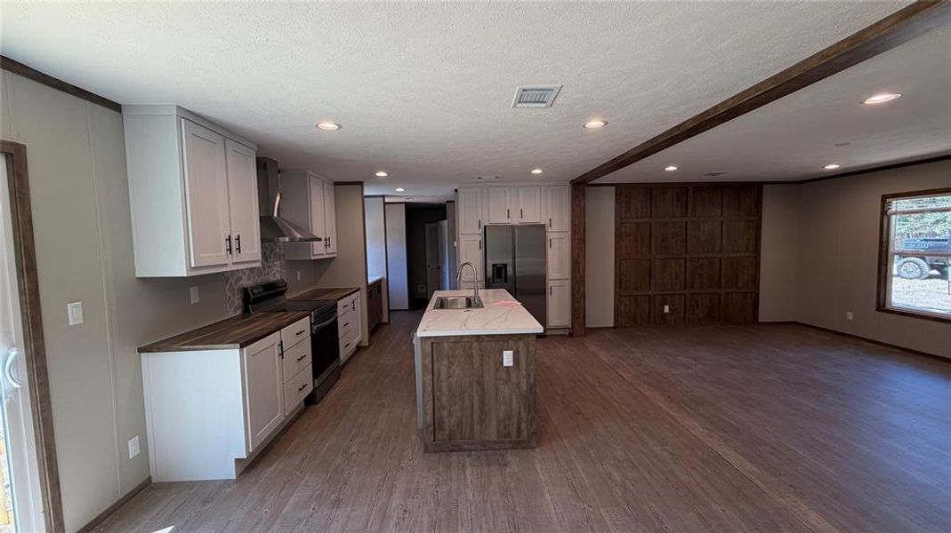 Furnished interior view inside a new home in , Scurry (Image 5).
