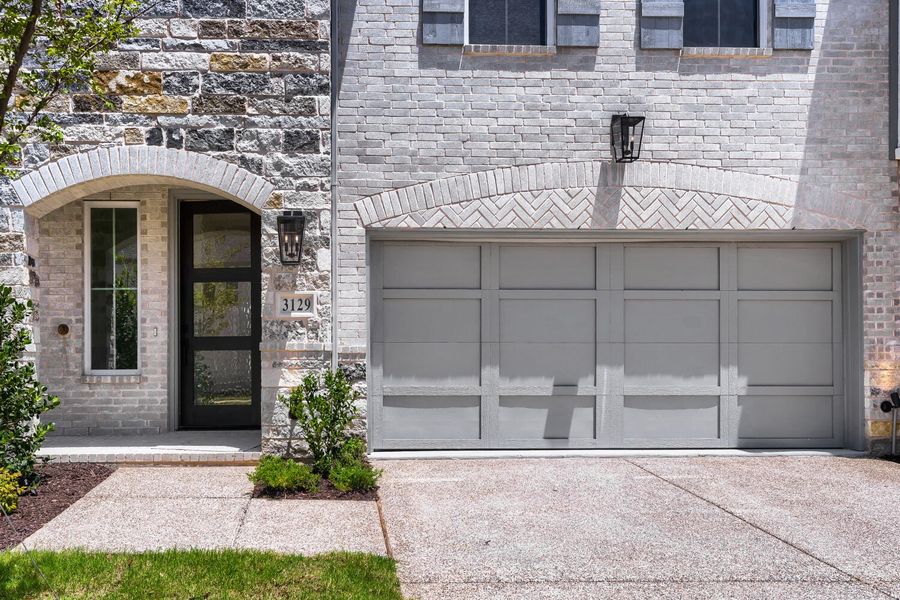 3129 Sir Judge - Front Entryway