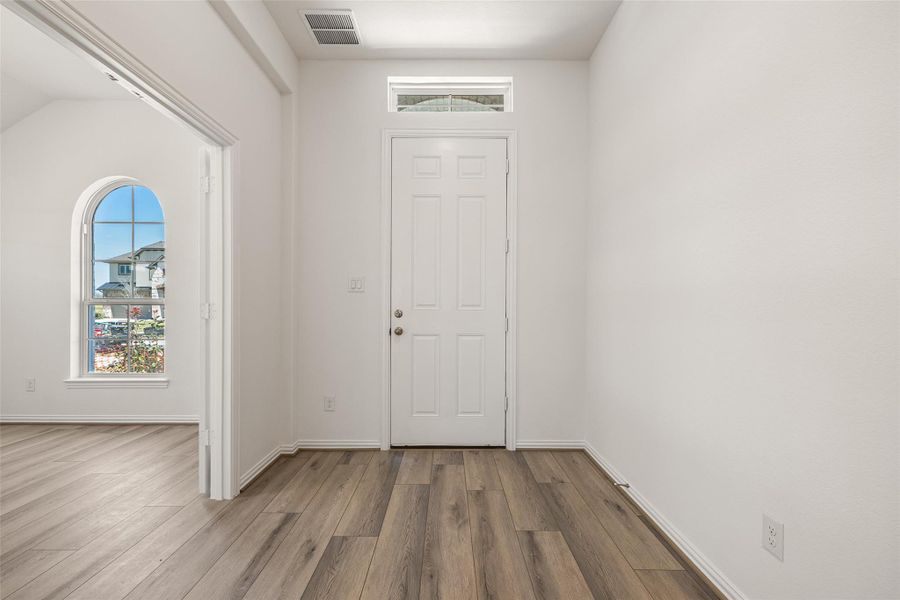 Spacious, unfurnished interior of a new home in River Ranch, Dayton (Image 33).