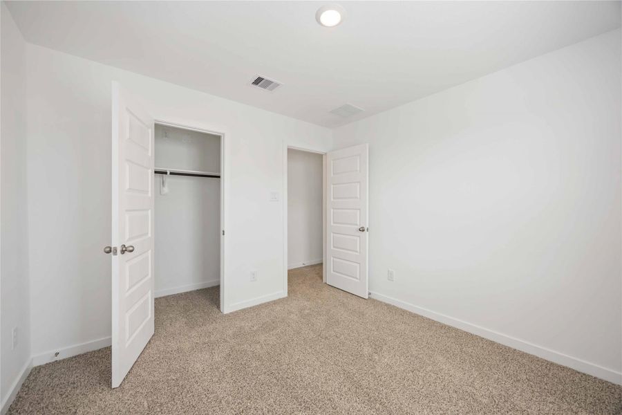 Spacious, unfurnished interior of a new home in Pinehaven, Houston (Image 20).