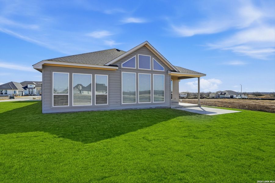 Exterior details and patio area of a home in Sienna Lakes, San Antonio (Image 25).
