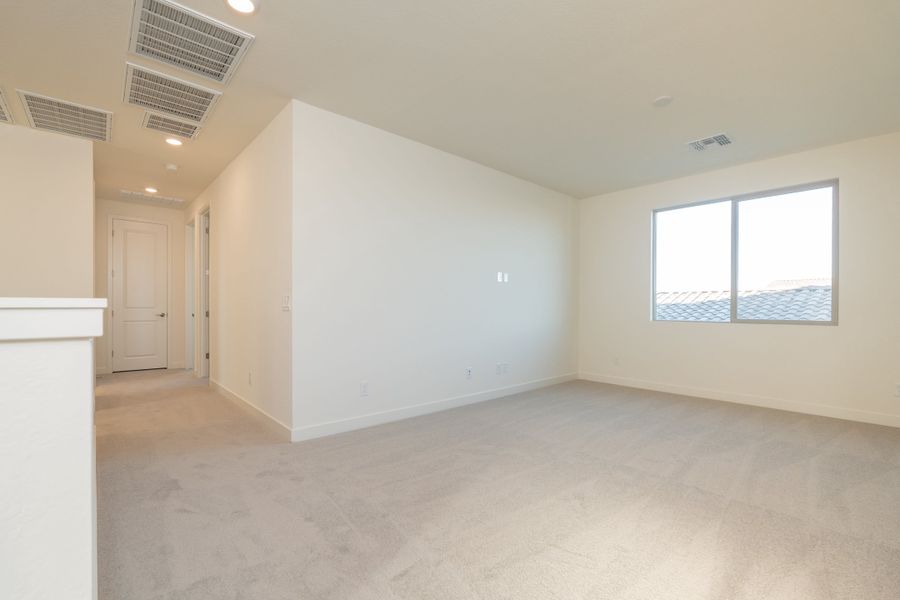Spacious, unfurnished interior of a new home in Soleo, San Tan Valley (Image 12).