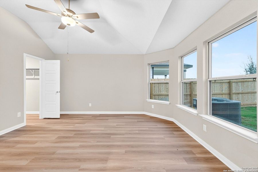 Spacious, unfurnished interior of a new home in Park Place, New Braunfels (Image 28).
