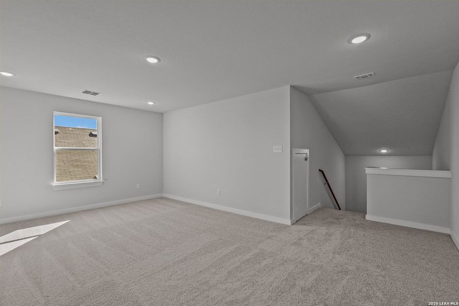 Spacious, unfurnished interior of a new home in Cinco Lakes, San Antonio (Image 20).