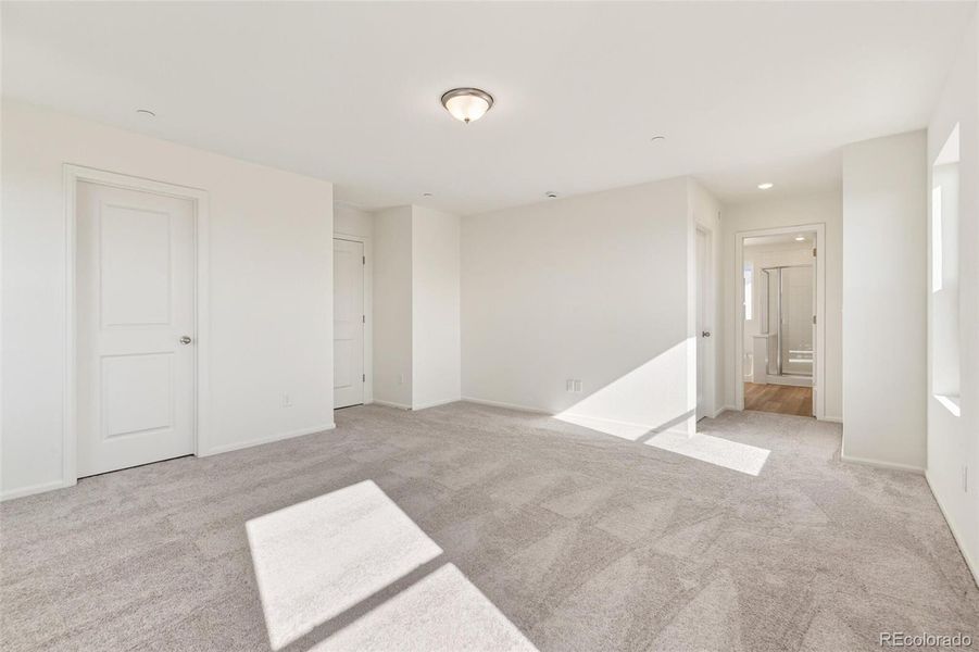 Spacious, unfurnished interior of a new home in Turnberry, Commerce City (Image 20).