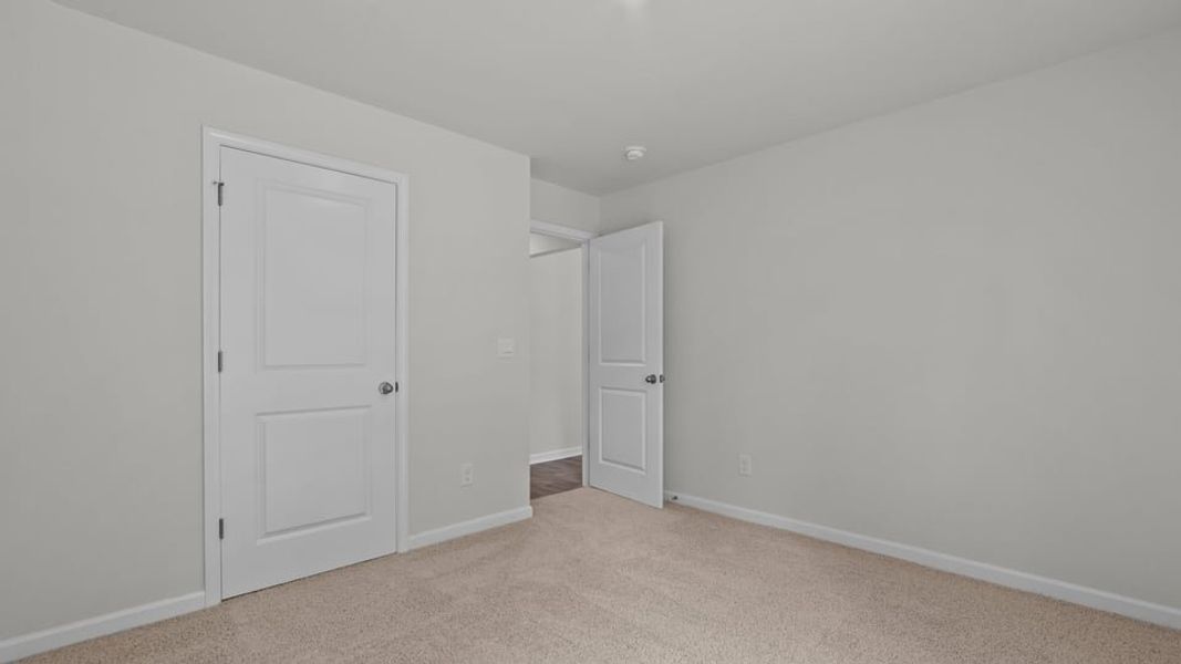 Spacious, unfurnished interior of a new home in Blair Ridge, La Grange (Image 25).