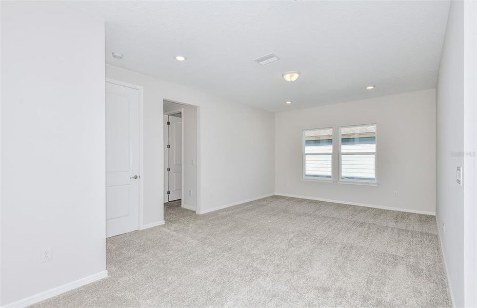 Spacious, unfurnished interior of a new home in Vida's Way, Wesley Chapel (Image 11). Spacious, unfurnished interior of a new home in Vida's Way, Wesley Chapel (Image 11).