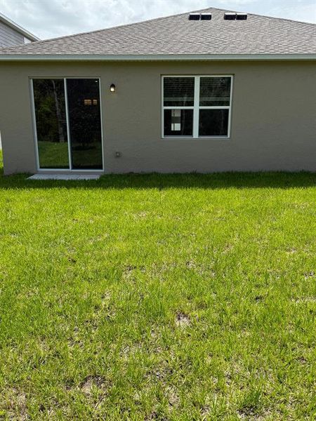 Exterior details and patio area of a home in , Clermont (Image 3).