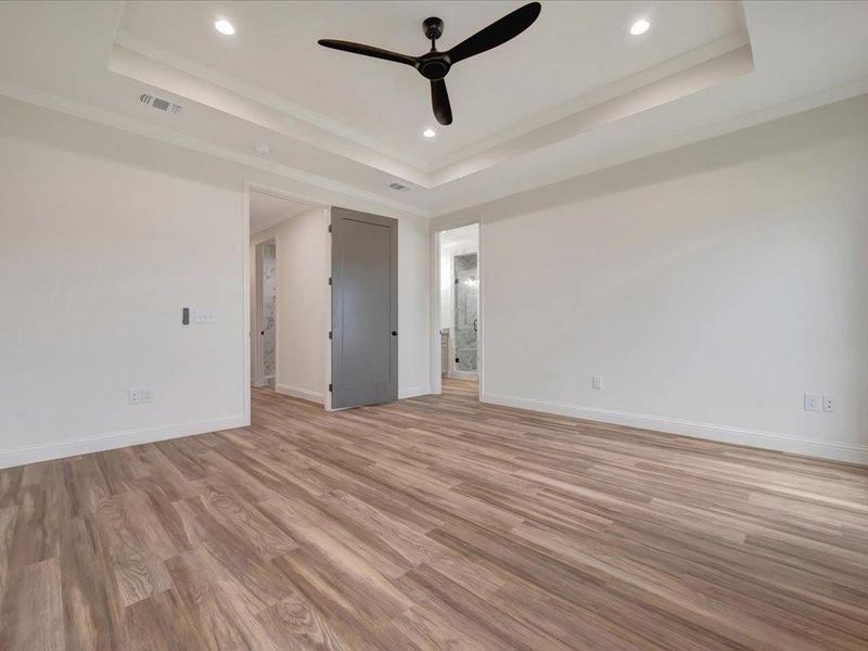 Spacious, unfurnished interior of a new home in , Huntington (Image 27).