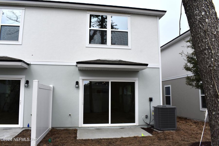 Exterior details and patio area of a home in Irongate Villas, Jacksonville (Image 4).