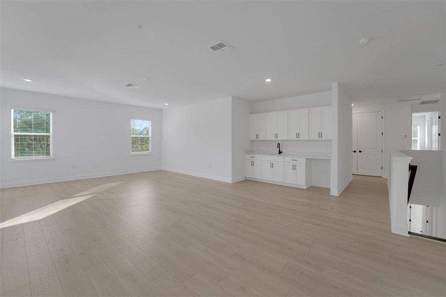 Spacious, unfurnished interior of a new home in Palms at Windermere, Windermere (Image 39).