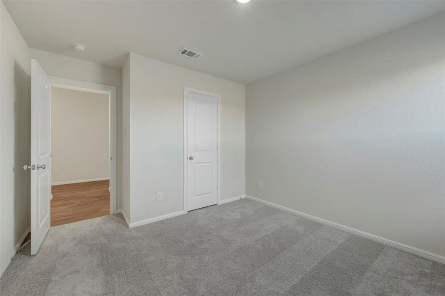Spacious, unfurnished interior of a new home in Sanderos, Fort Worth (Image 20).