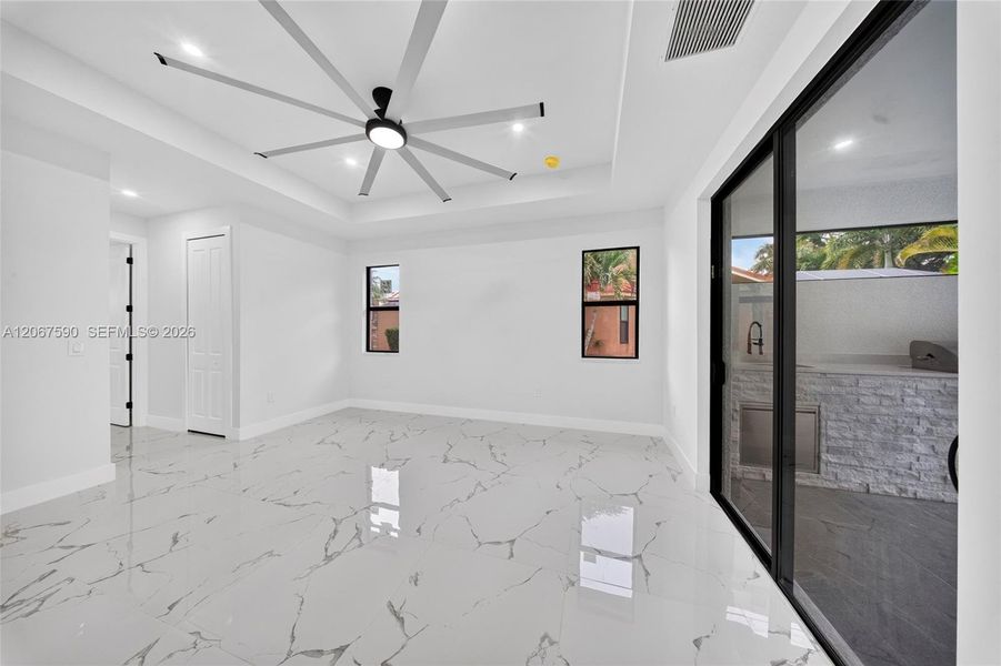Spacious, unfurnished interior of a new home in , Punta Gorda (Image 12).